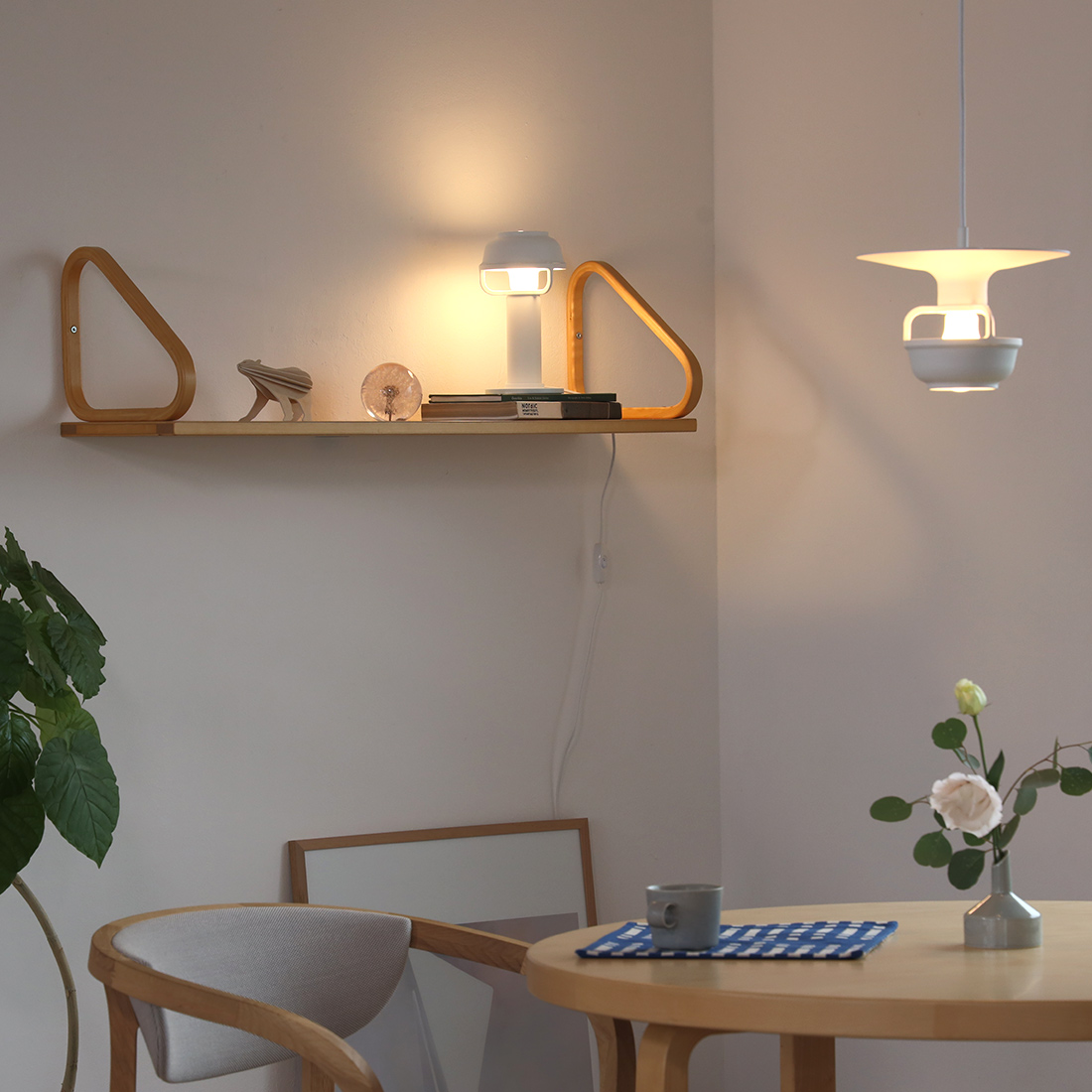 ダイニングの壁に飾るWALL SHELF