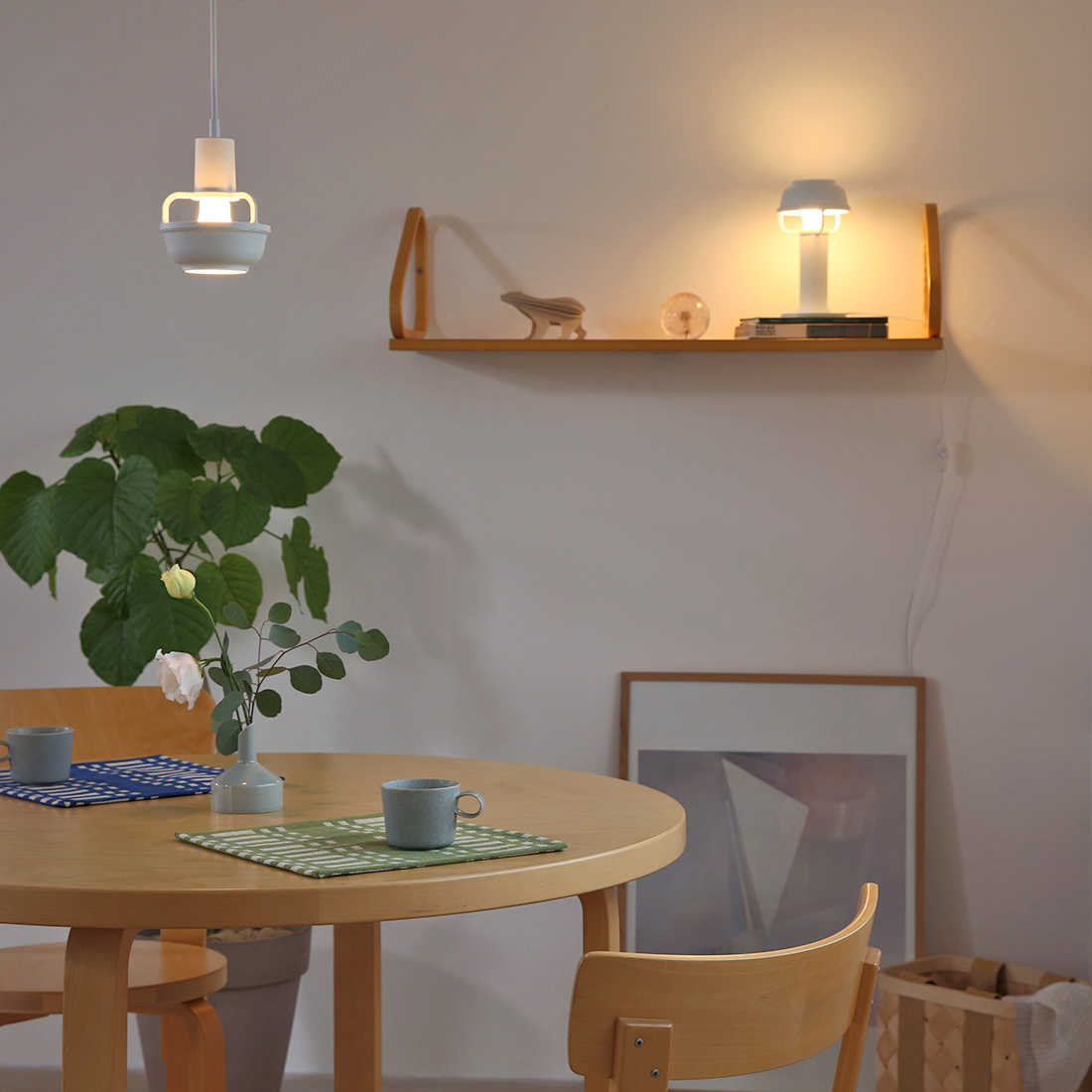 ダイニング収納として活躍するWALL SHELF