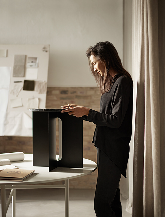 ダニエル・シゲルードの制作する様子