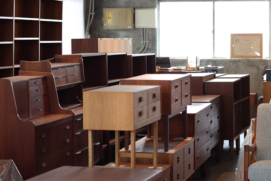 北欧家具正規販売店CONNECTの松山ショールーム 店舗内の展示風景イメージ