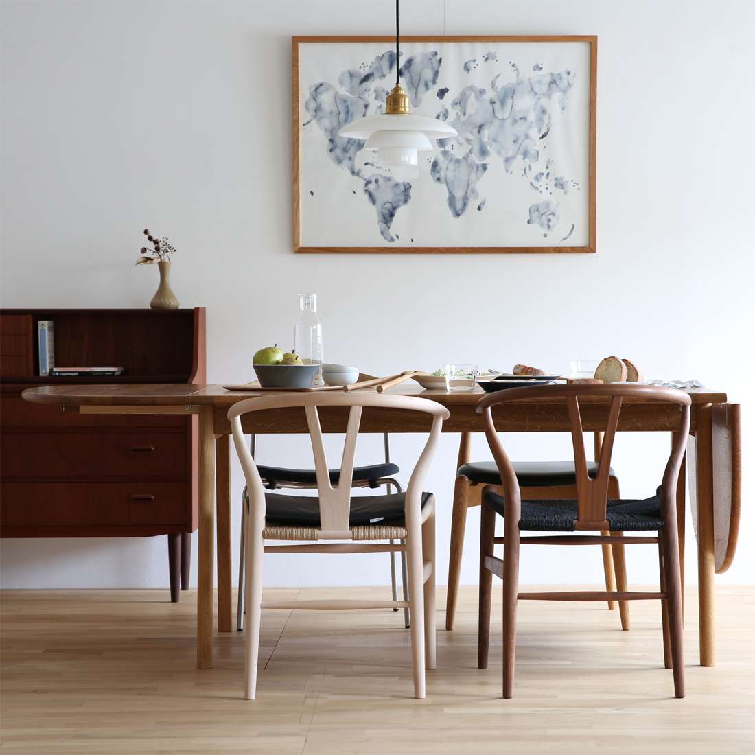 カール・ハンセン＆サンのダイニングテーブルCH006のある心地よい暮らし