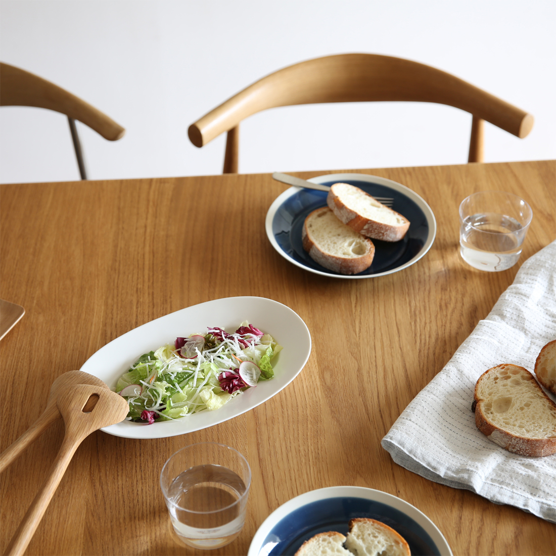 カール・ハンセン＆サンのダイニングテーブルCH006のある心地よい暮らし