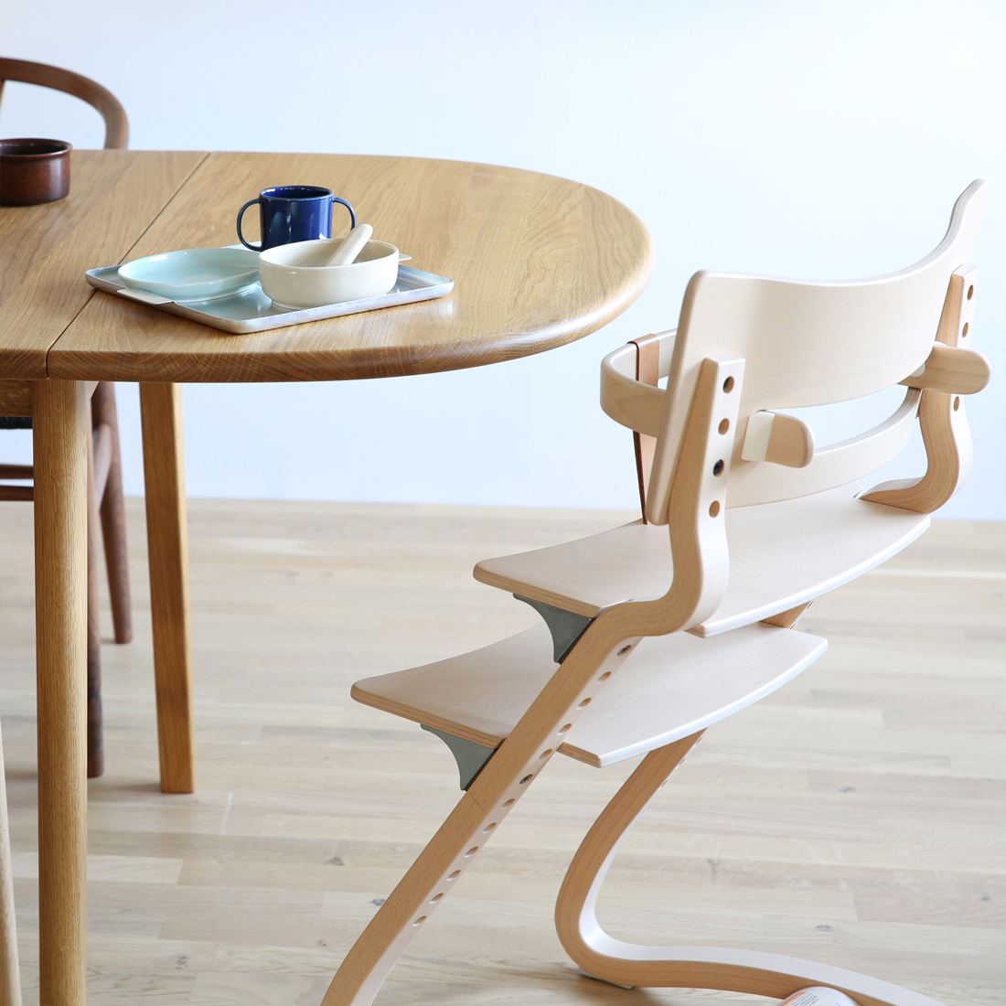 カール・ハンセン＆サンのダイニングテーブルCH006のある心地よい暮らし