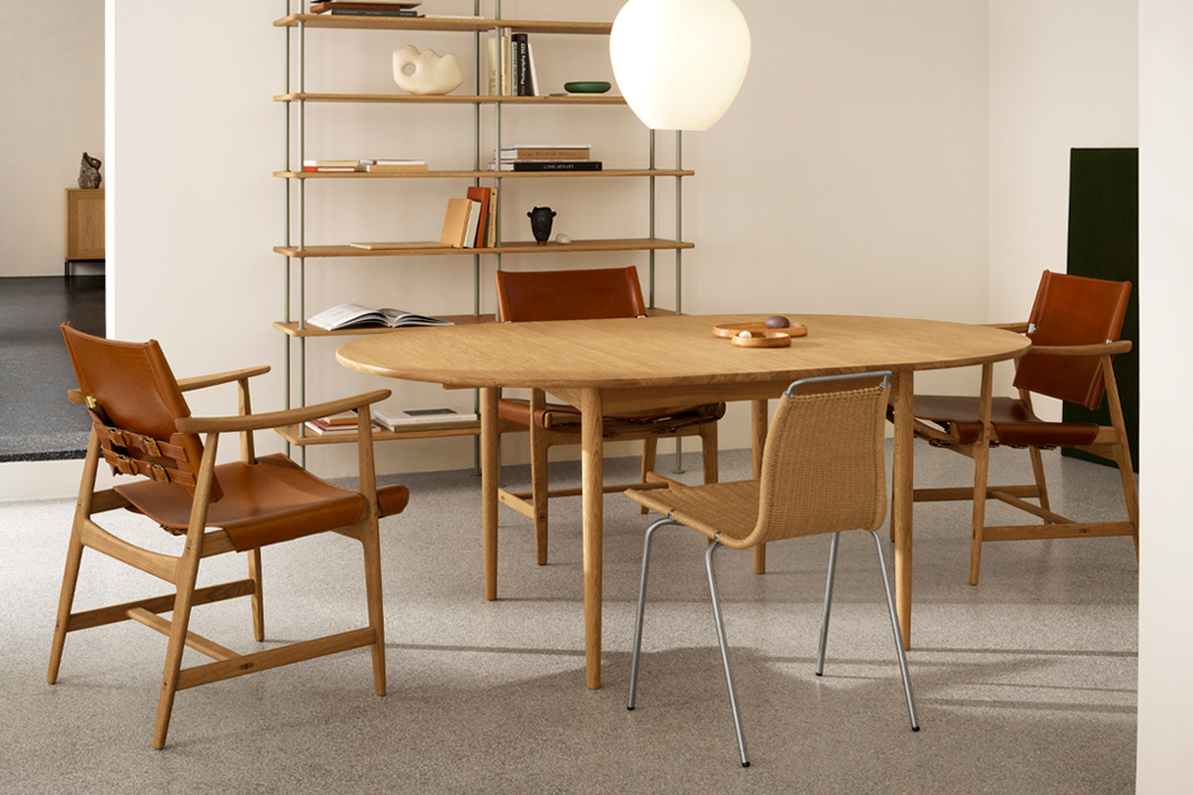 無垢材の温もりを感じられる伸長式円形テーブルM0121