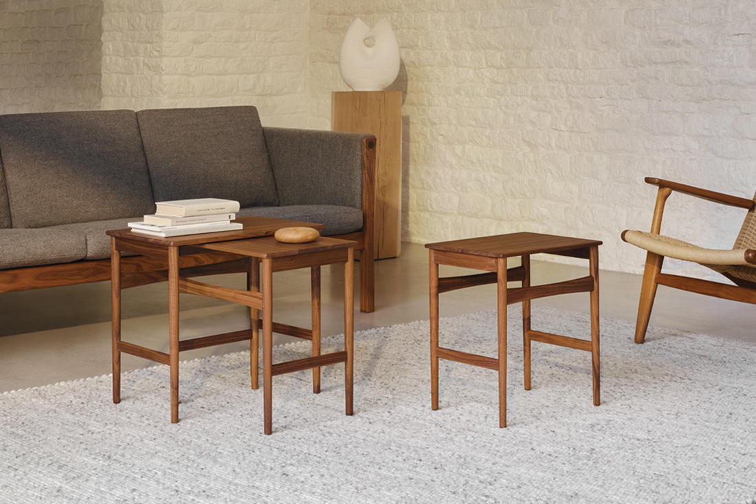 ハンス J. ウェグナーがデザインしたサイズの異なる3台のサイドテーブル