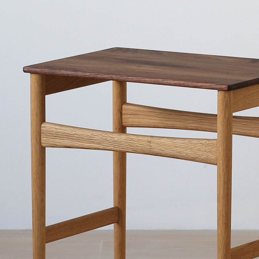 ウェグナーの隠れた名作CH004 ネスティングテーブル