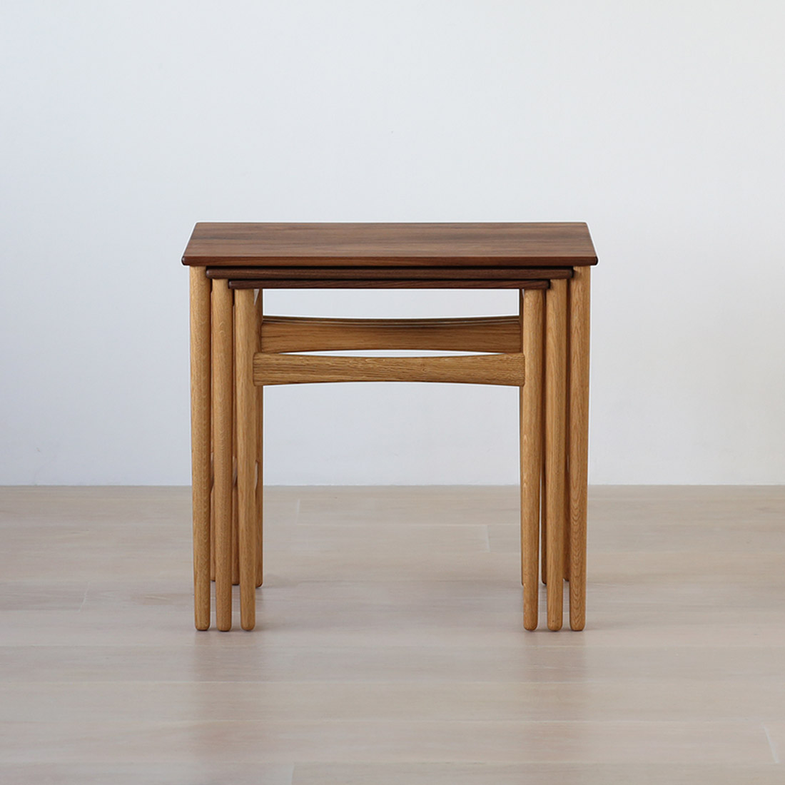 ウェグナーの隠れた名作CH004 ネスティングテーブル