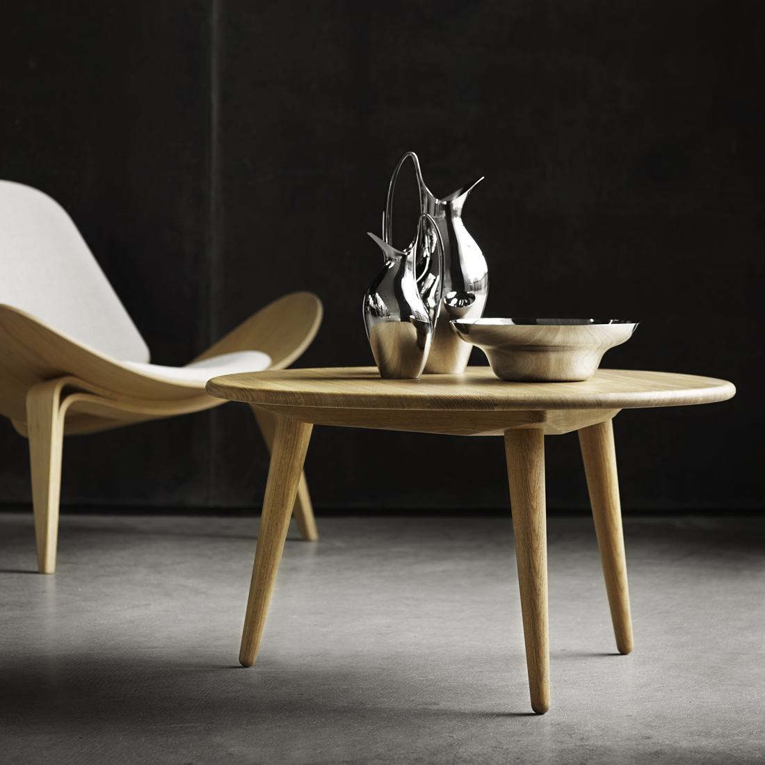 3本脚に宿る、軽やかな美しさCH008コーヒーテーブル