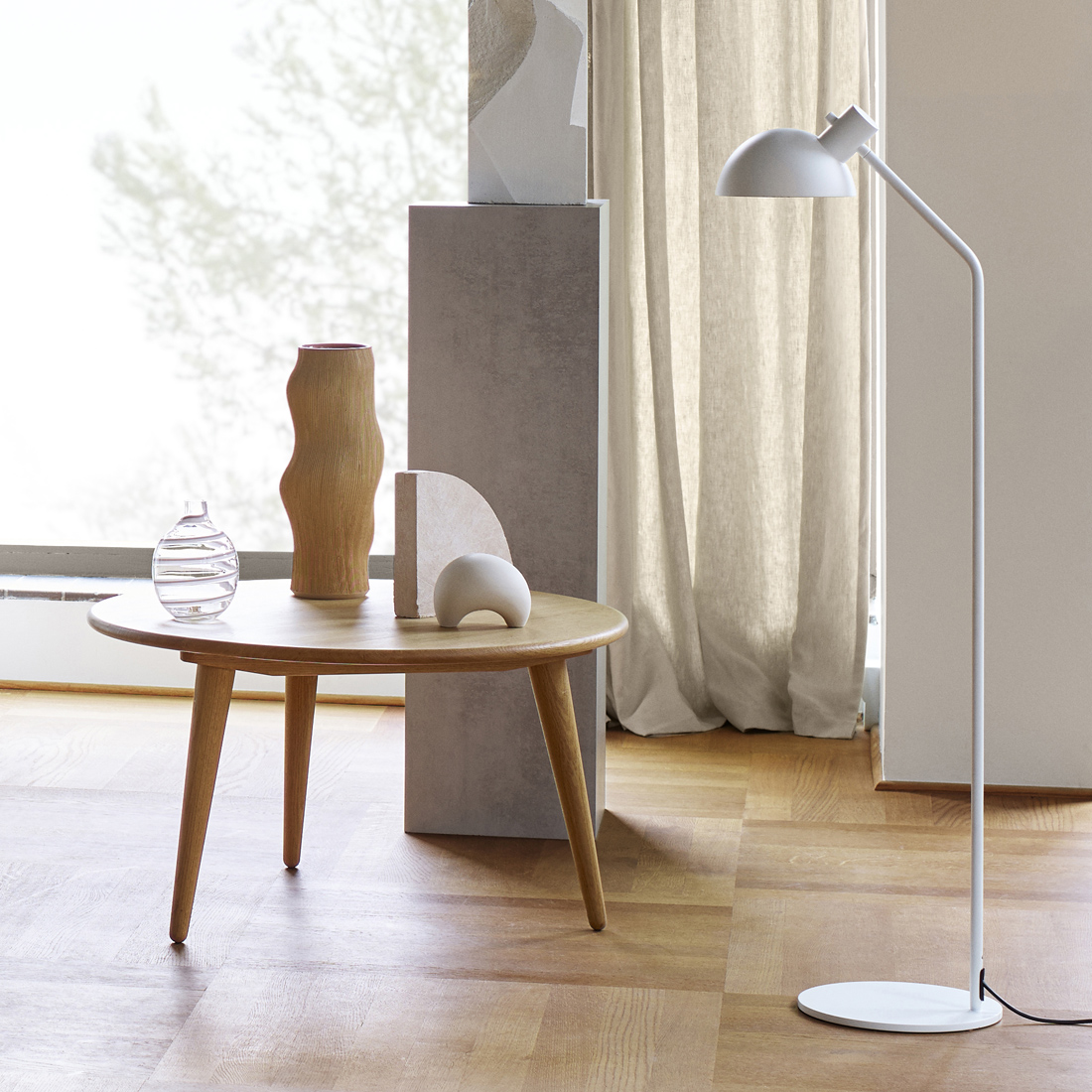 3本脚に宿る、軽やかな美しさCH008コーヒーテーブル