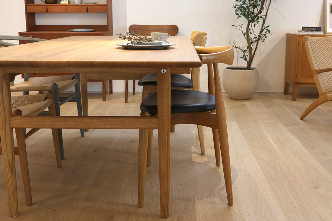 無垢材の美しさと心惹かれるデザインCH20チェア