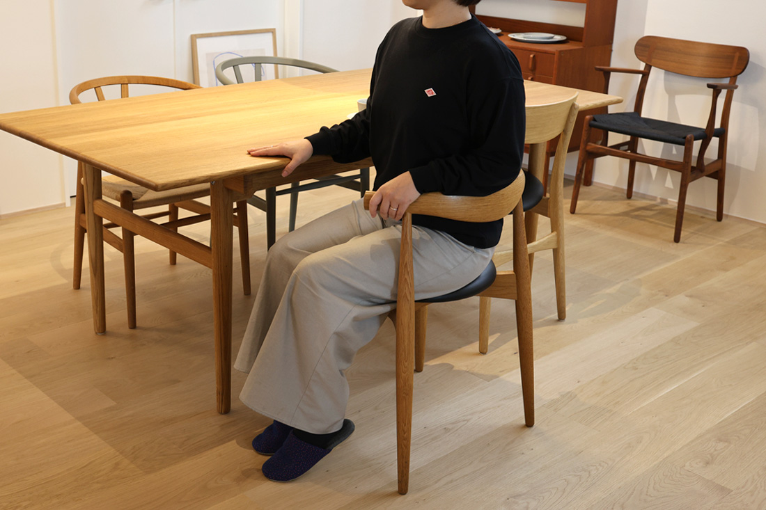 無垢材の美しさと心惹かれるデザインCH20チェア
