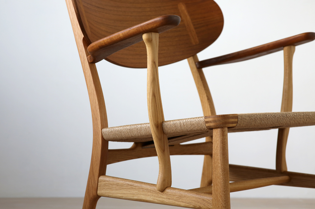 優美な曲線とペーパーコードの安らぎCH22ラウンジチェア