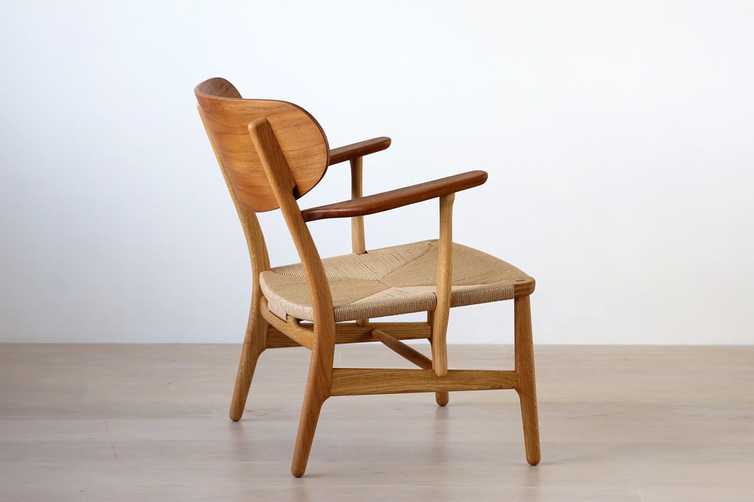 優美な曲線とペーパーコードの安らぎCH22ラウンジチェア