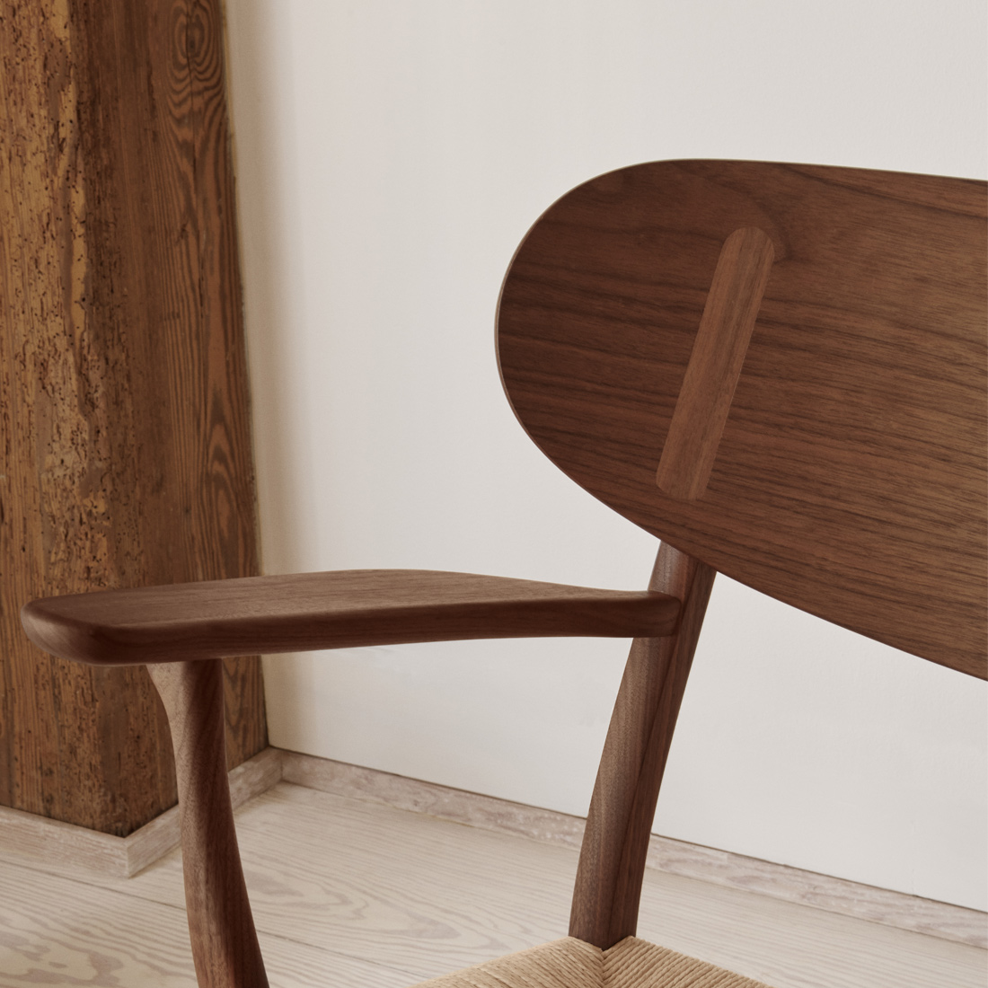 優美な曲線とペーパーコードの安らぎCH22ラウンジチェア