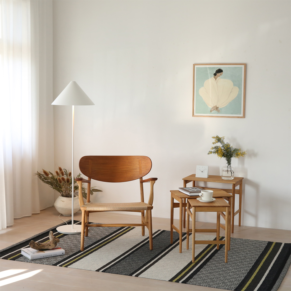 優美な曲線とペーパーコードの安らぎCH22ラウンジチェア