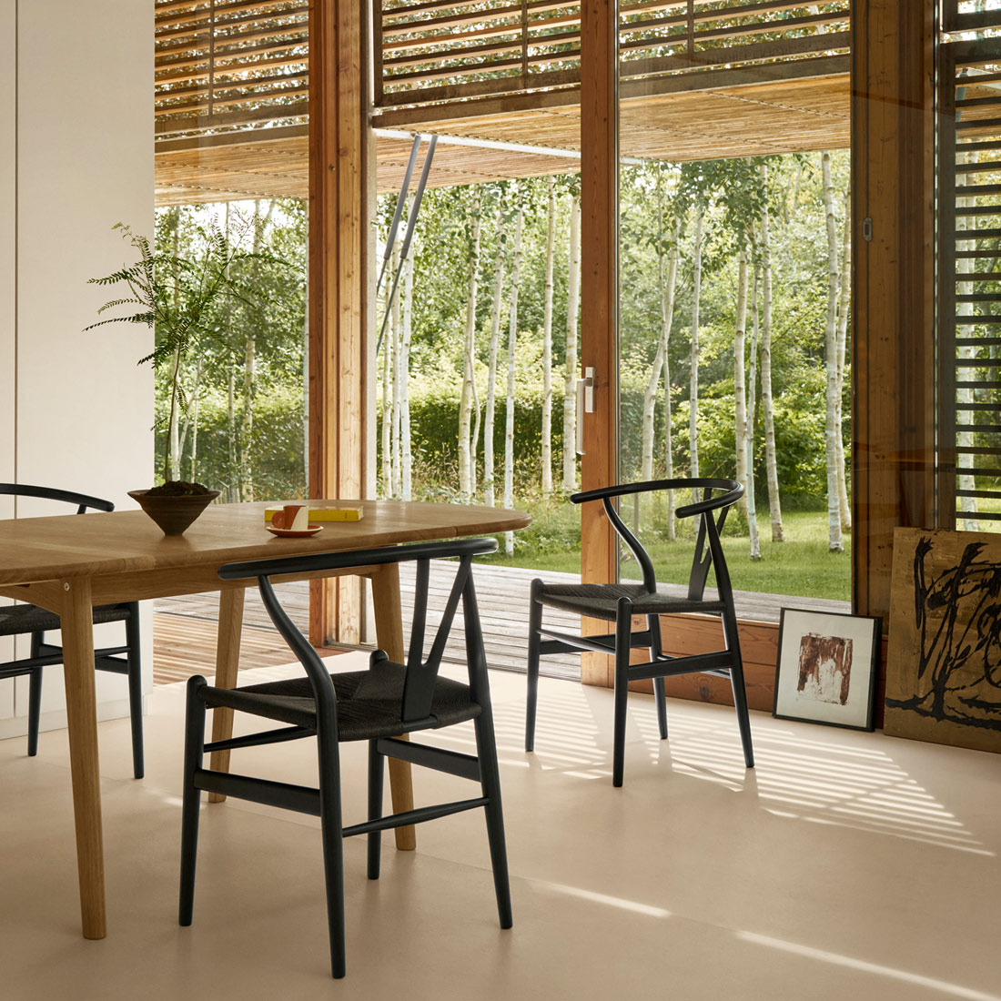 木目が活きる漆黒の2025年限定モデルCH24 ユーカリブラック