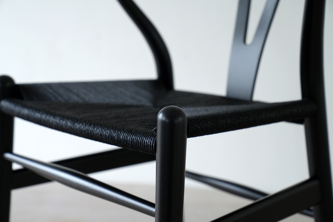 木目が活きる漆黒の2025年限定モデルCH24 ユーカリブラック