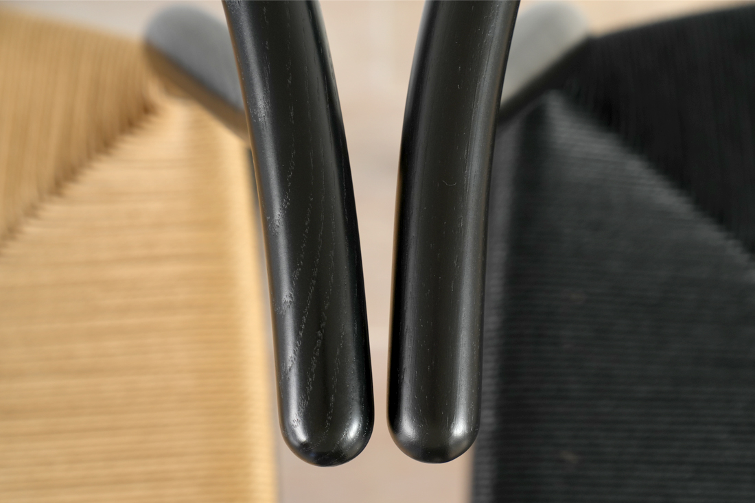 木目が活きる漆黒の2025年限定モデルCH24 ユーカリブラック