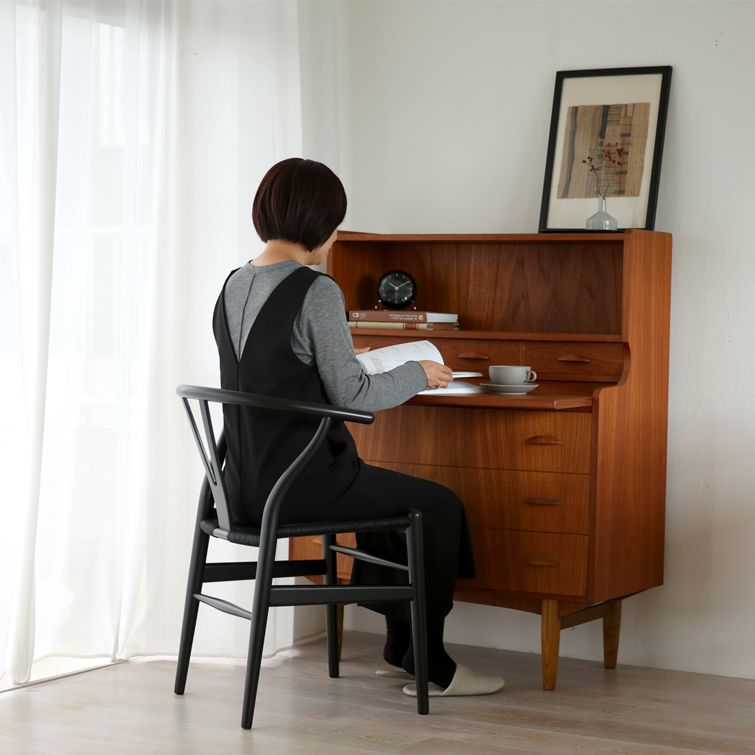 木目が活きる漆黒の2025年限定モデルCH24 ユーカリブラック