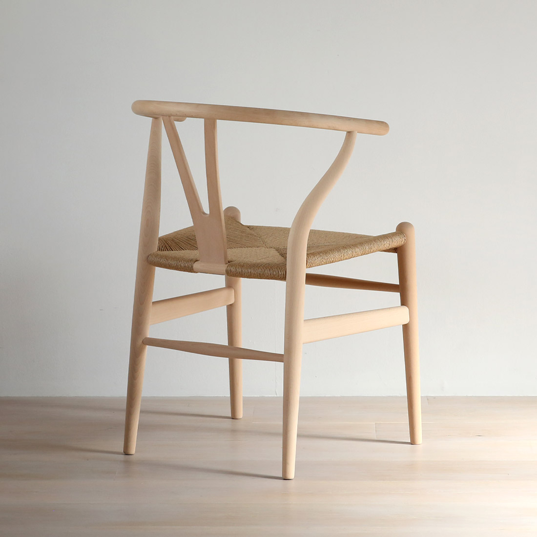 世界中で愛される
CARL HANSEN & SONのベストセラーCH24「Yチェア」