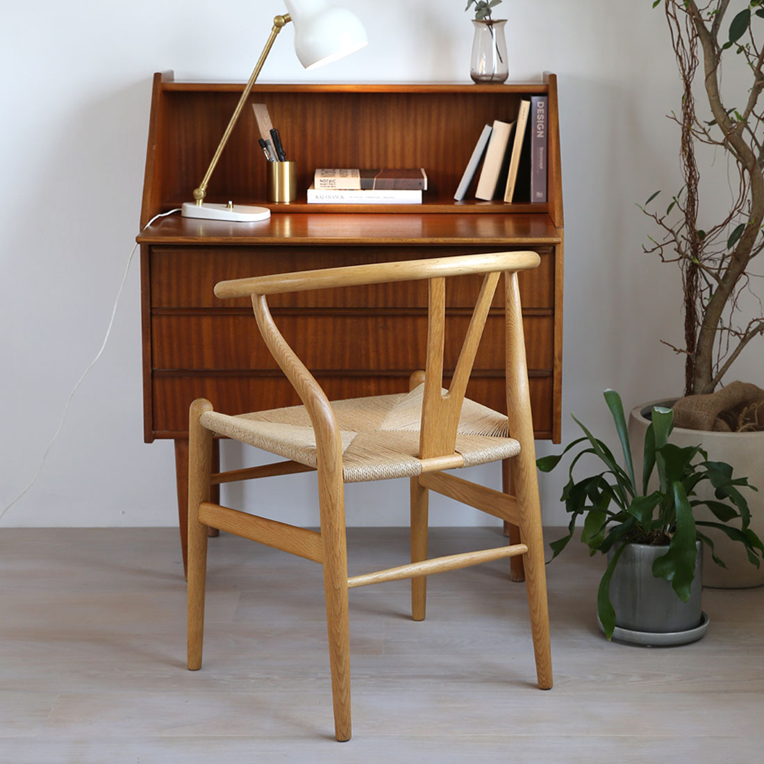 世界中で愛される
CARL HANSEN & SONのベストセラーCH24「Yチェア」