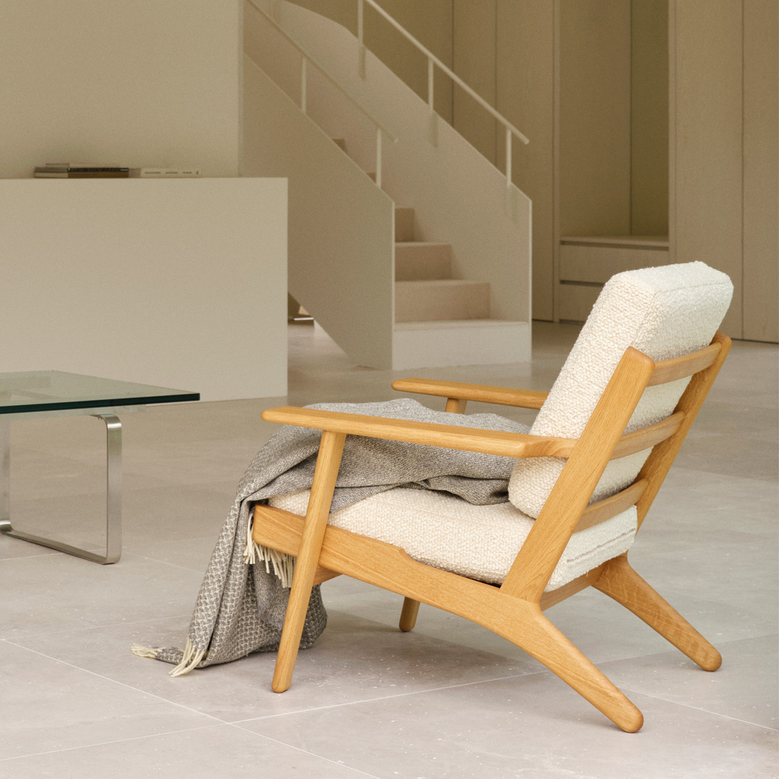 時を超えて愛される北欧デザインと安らぎの座り心地CH290ラウンジチェア