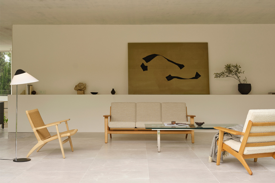 時を超えて愛される北欧デザインと安らぎの座り心地CH290Fスツール