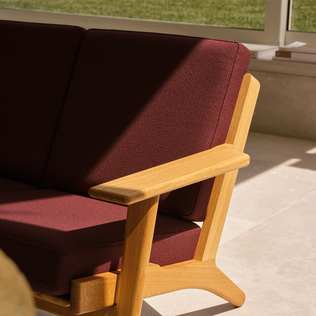 時を超えて愛される北欧デザインと安らぎの座り心地CH292ソファ