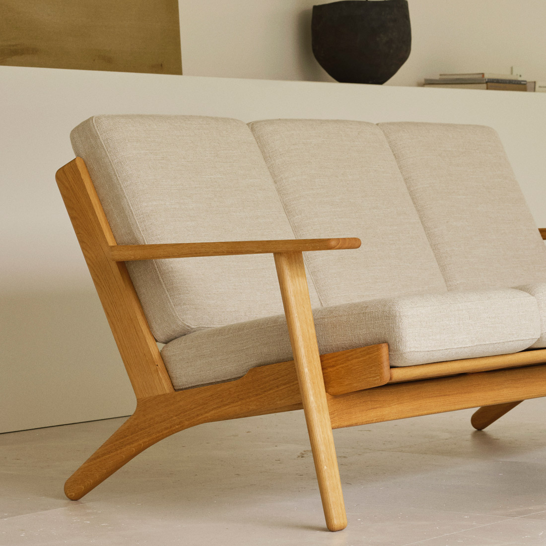 時を超えて愛される北欧デザインと安らぎの座り心地CH293ソファ