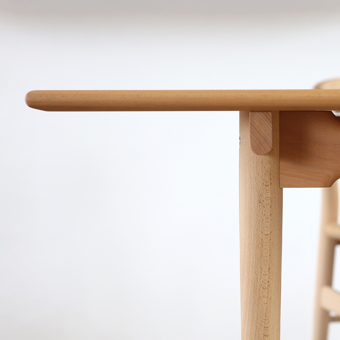 世界の定番ダイニングテーブルCH327の魅力を深堀り