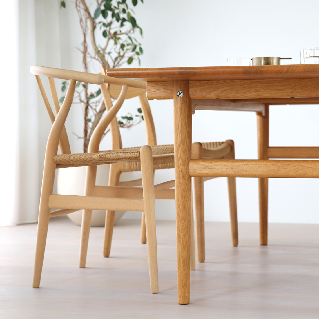 世界の定番ダイニングテーブルCH327の魅力を深堀り