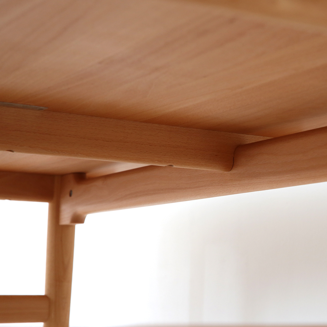 世界の定番ダイニングテーブルCH327の魅力を深堀り