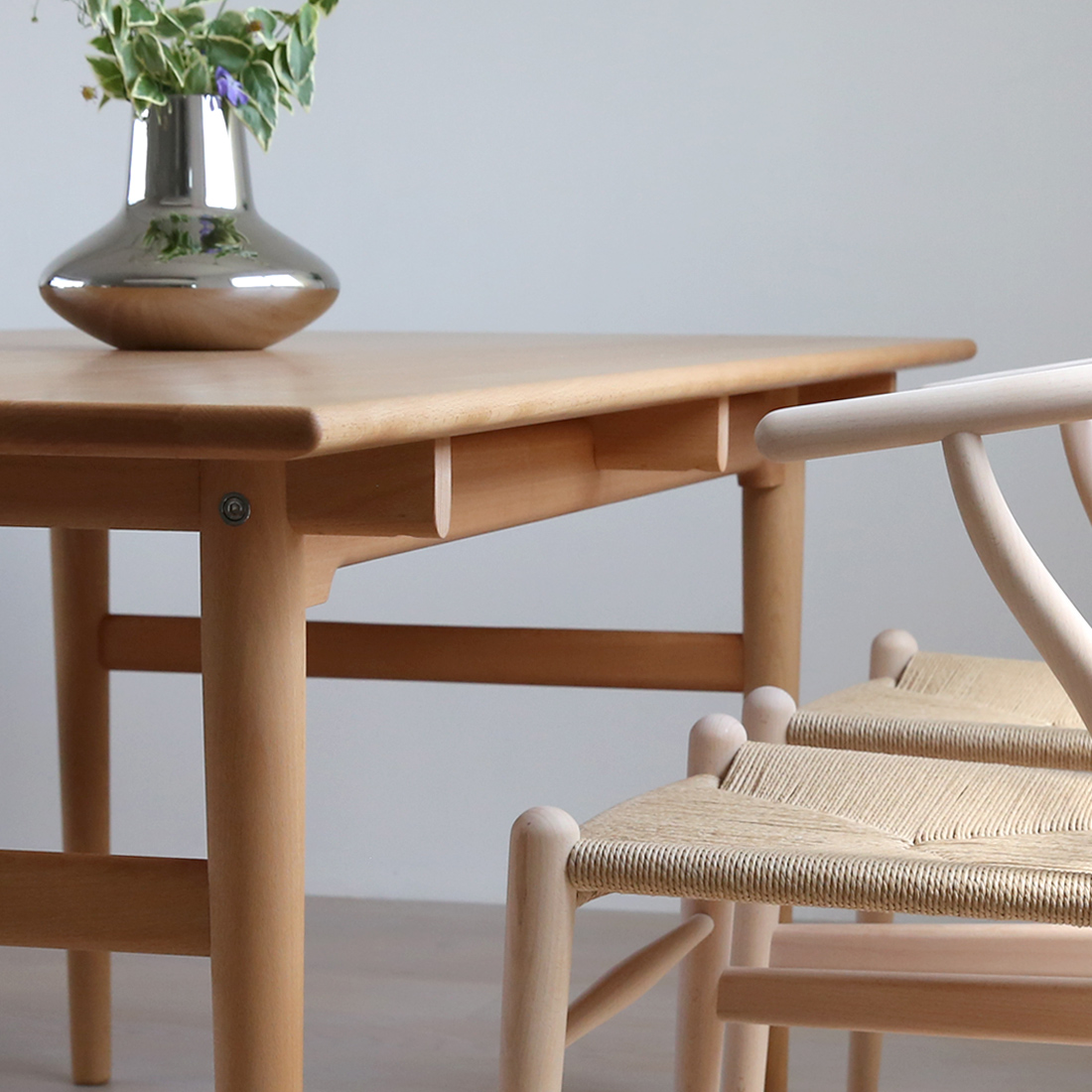 世界の定番ダイニングテーブルCH327の魅力を深堀り