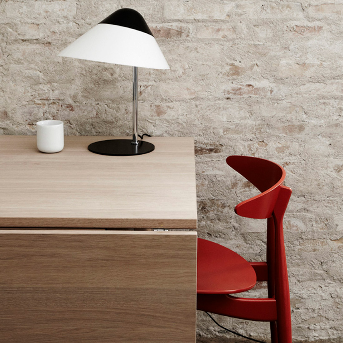 コンパクトで美しいCH33ダイニングチェア