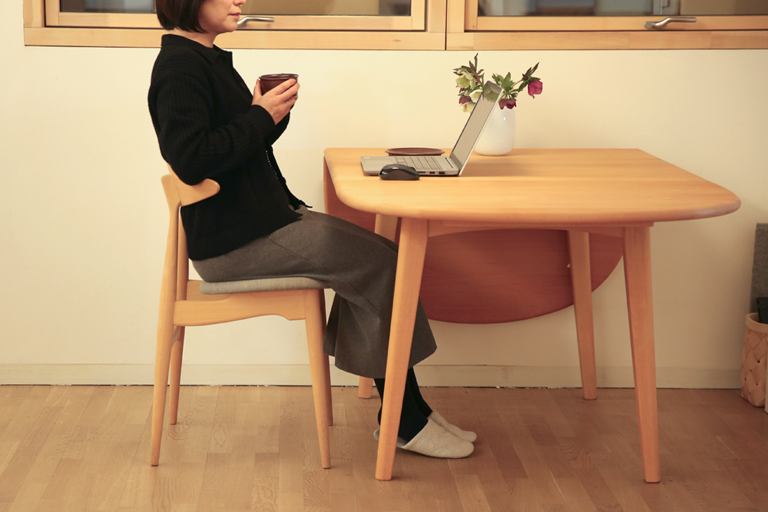 コンパクトで美しいCH33ダイニングチェア