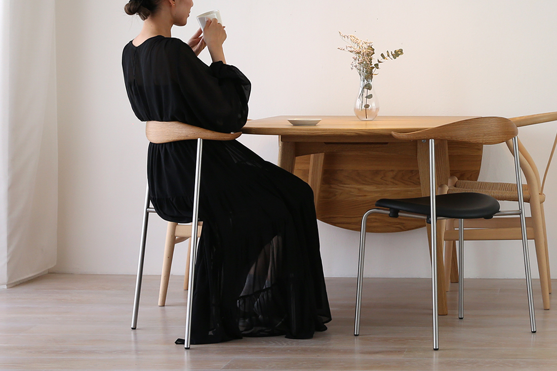 温もり感じるミニマルデザインCH88ダイニングチェア