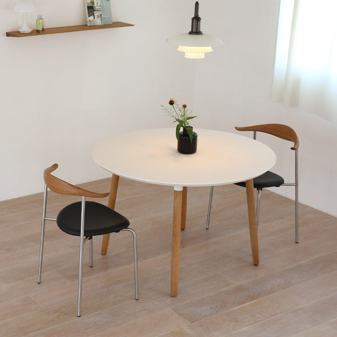 温もり感じるミニマルデザインCH88ダイニングチェア