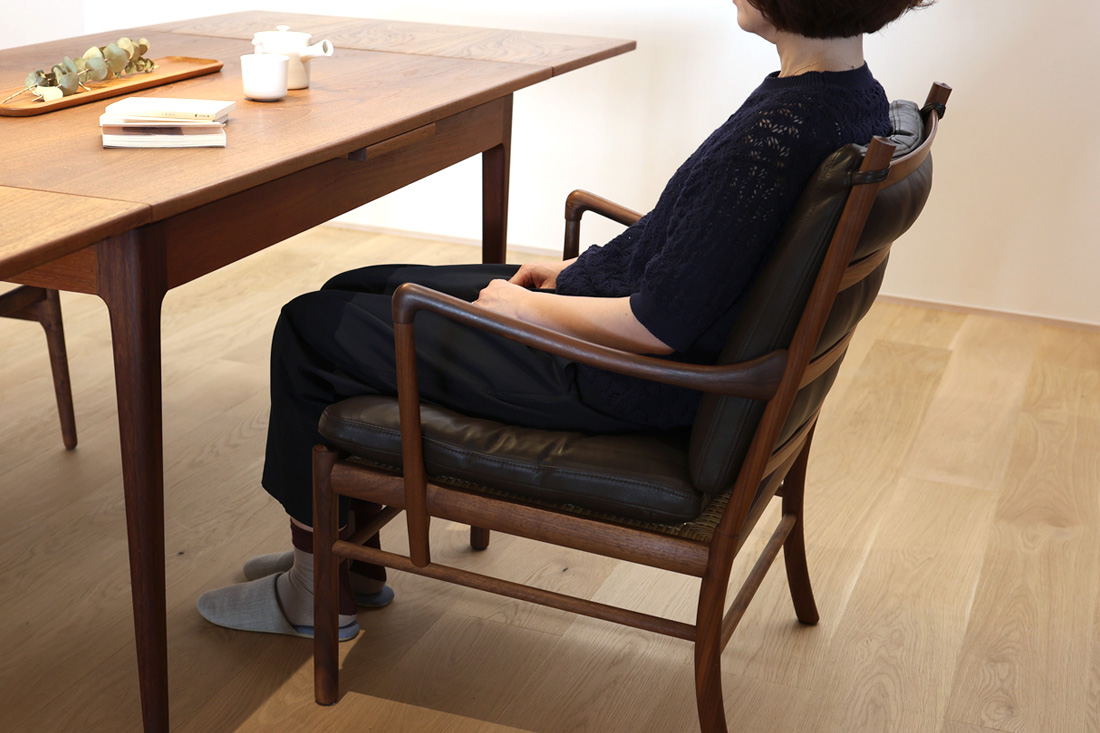 優雅なる傑作、OW149-2コロニアルソファ