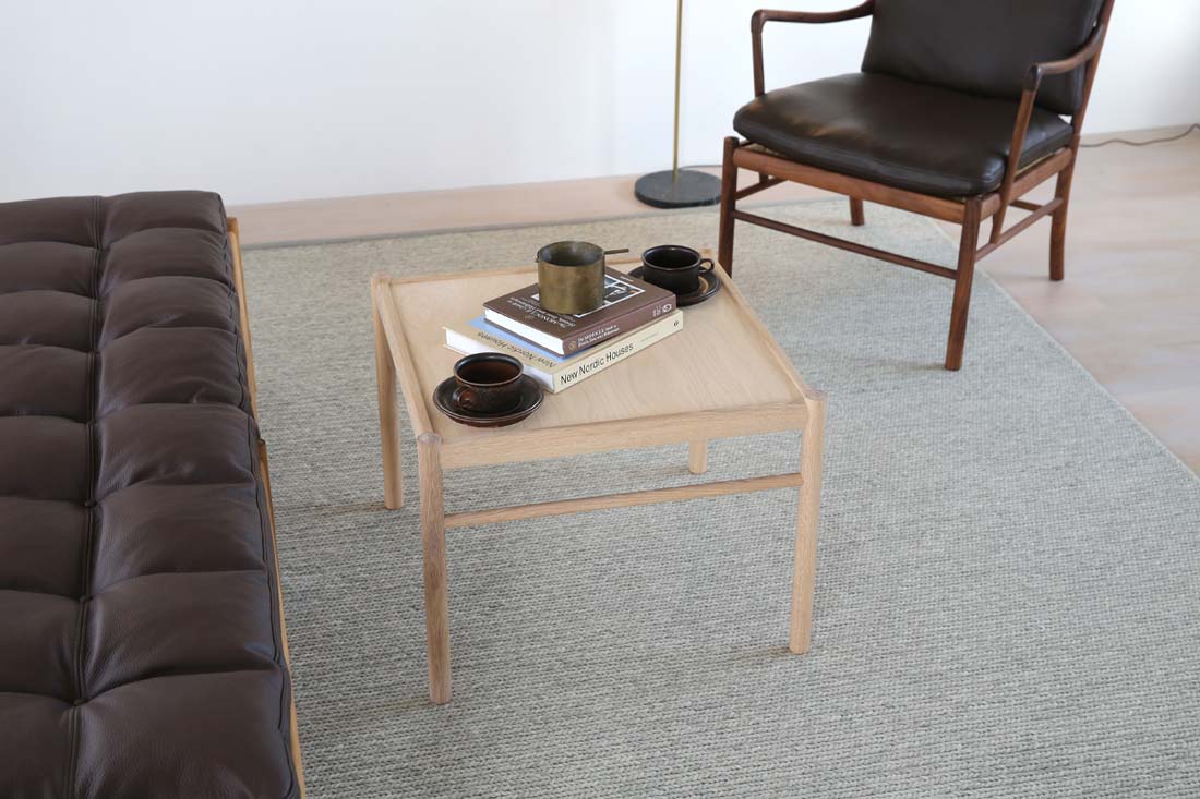 伝統と軽やかさが融合したOW449コーヒーテーブル