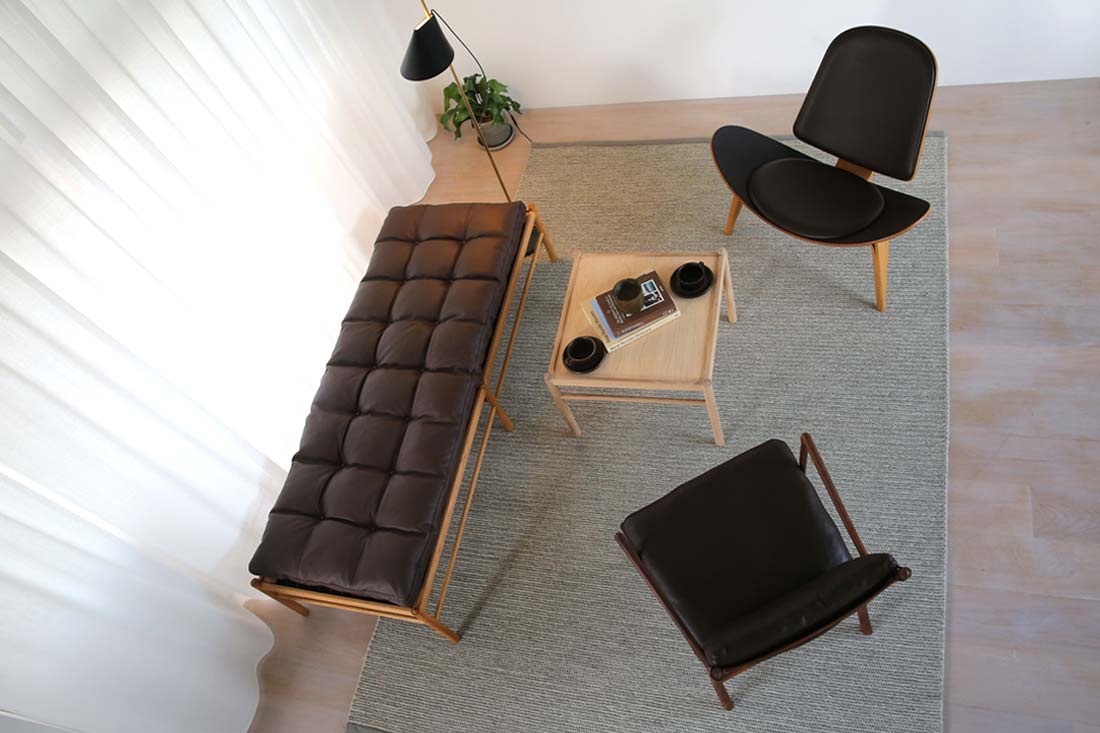 伝統と軽やかさが融合したOW449コーヒーテーブル