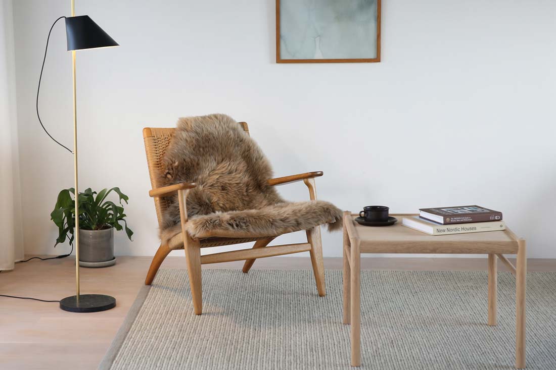 伝統と軽やかさが融合したOW449コーヒーテーブル