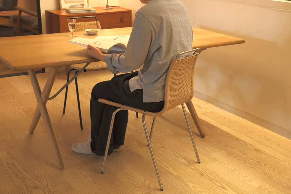 繊細な美しさと実用性を持ちあわせたPK1チェア