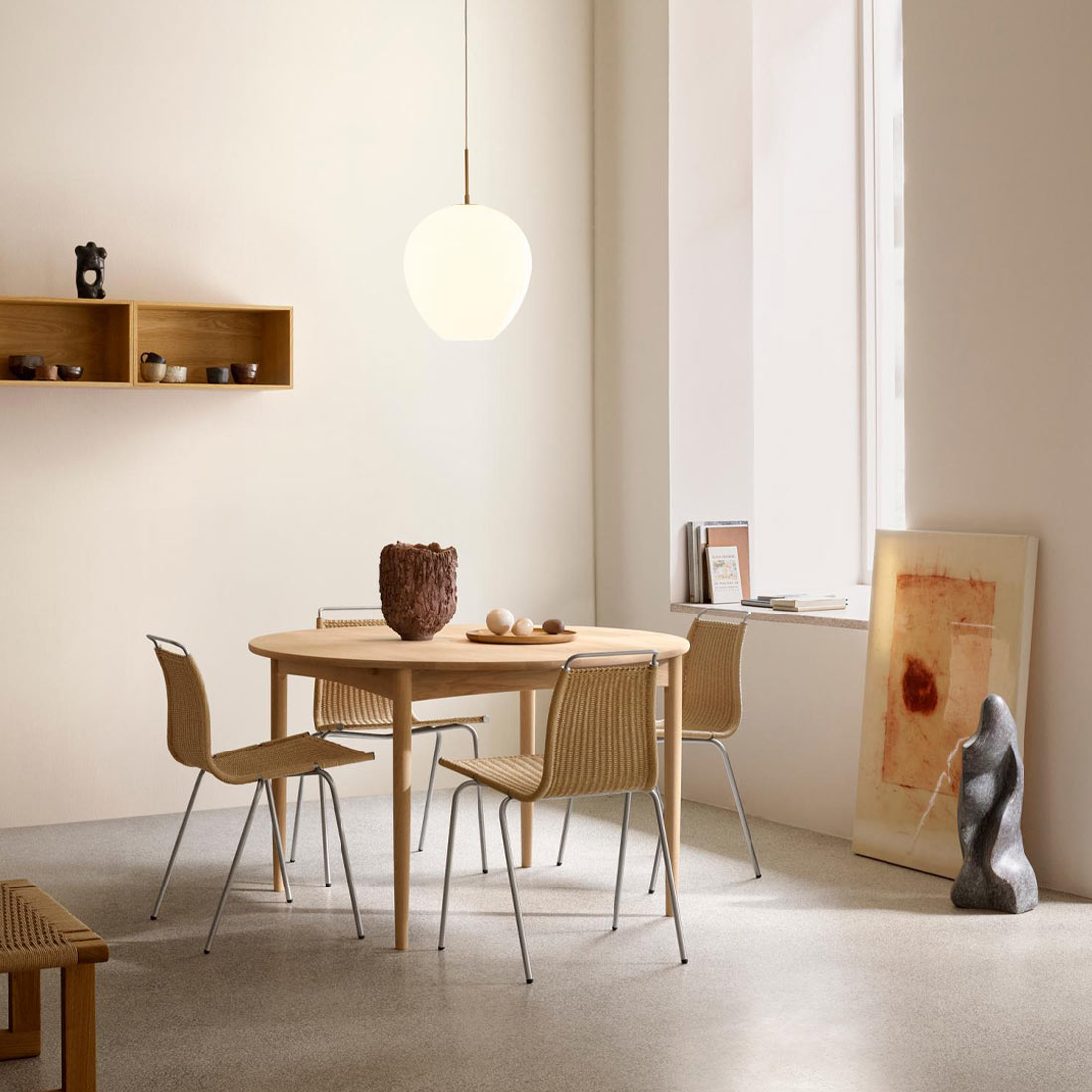 繊細な美しさと実用性を持ちあわせたPK1チェア