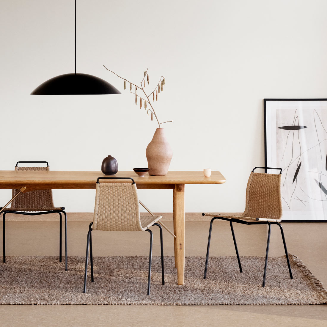 繊細な美しさと実用性を持ちあわせたPK1チェア