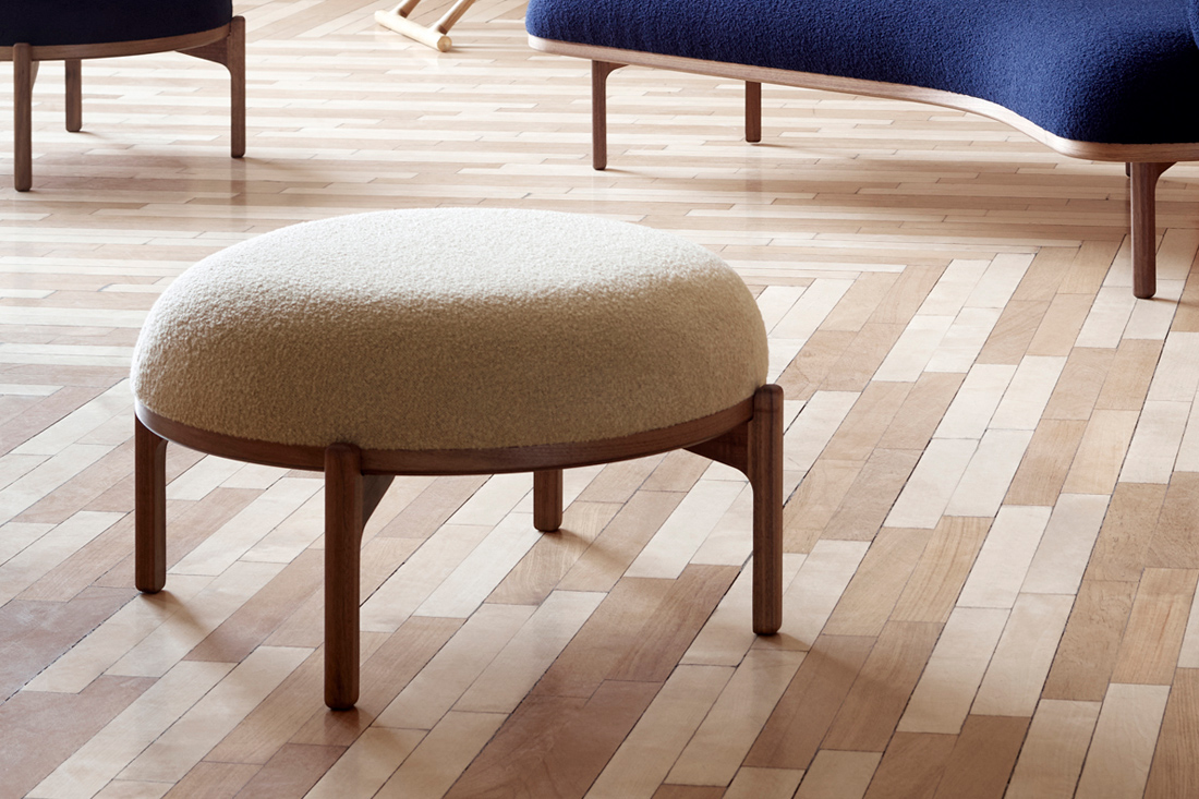 人と空間をつなぐやさしいフォルムRF1903Fサイドウェイフットスツール