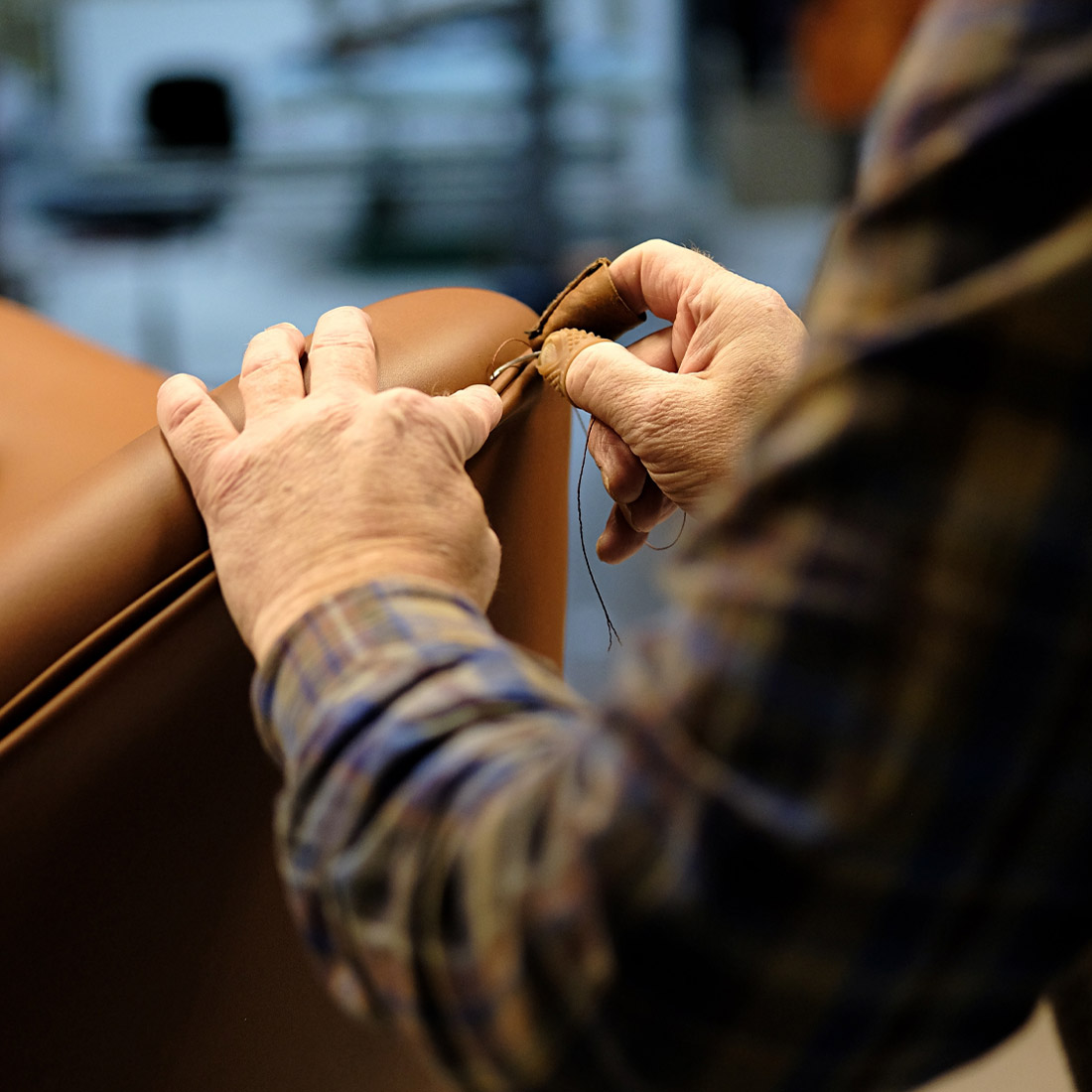 フィン・ユールが愛した彫刻のような佇まいの46ソファ