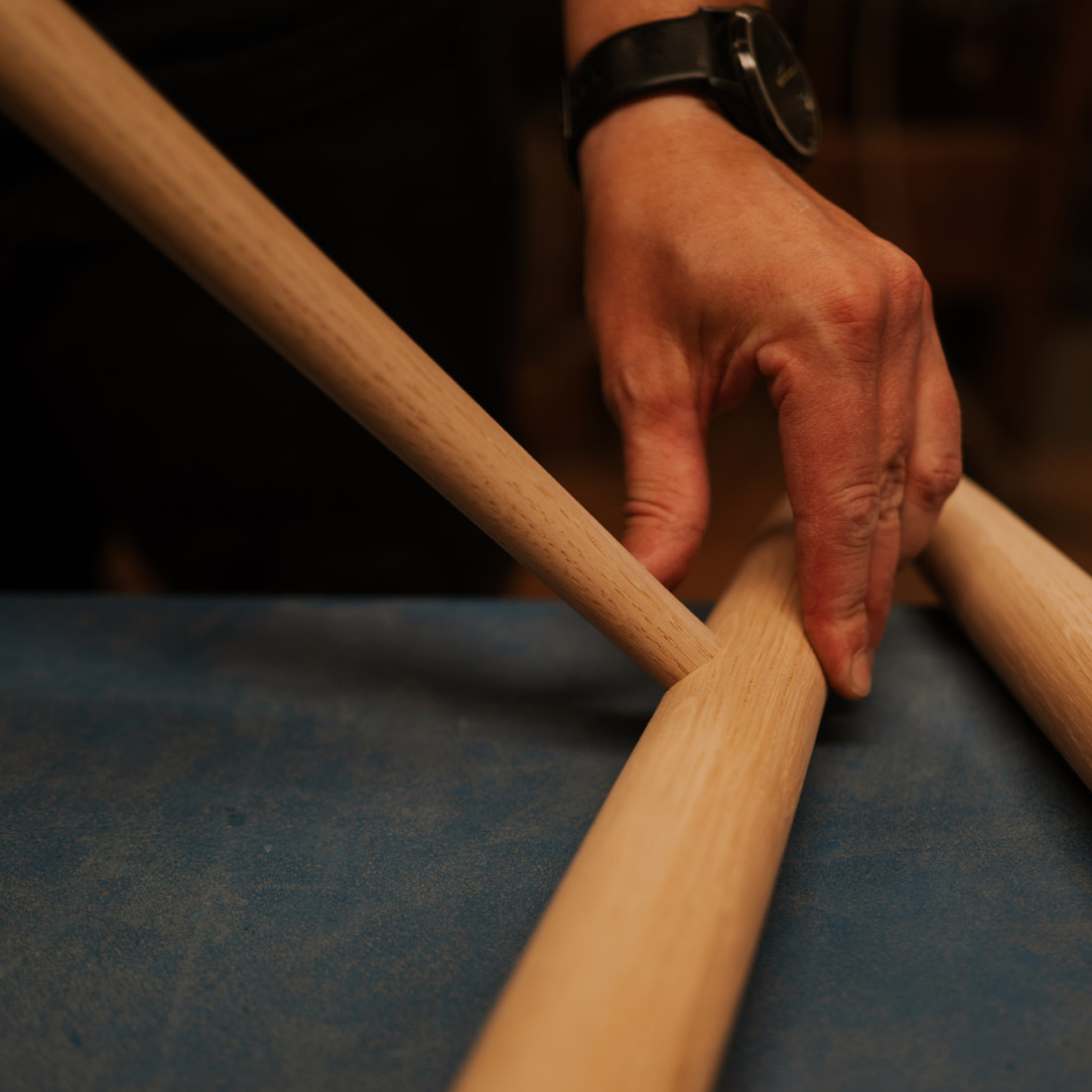 フィン・ユールが愛した彫刻のような佇まいの46ソファ