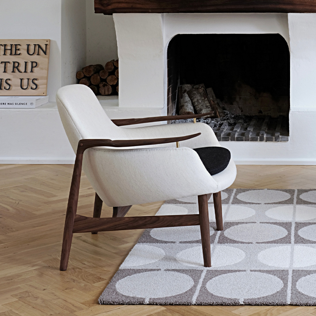 フィン・ユールらしいエレガントで彫刻的な53チェア