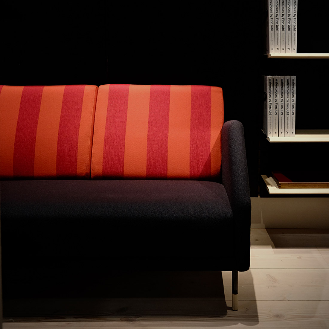 軽やかで優雅な北欧モダンデザイン77ソファ