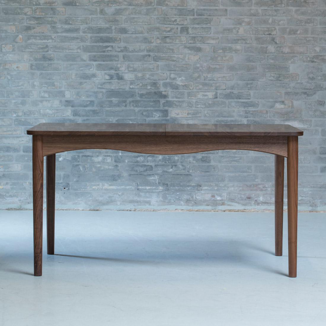 >優雅に変化する、伸長式ダイニングテーブル。ボビルケテーブル